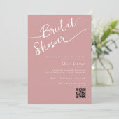 Dusty Roos Script QR Bridal Shower Invitation Kaart (Staand voorkant)