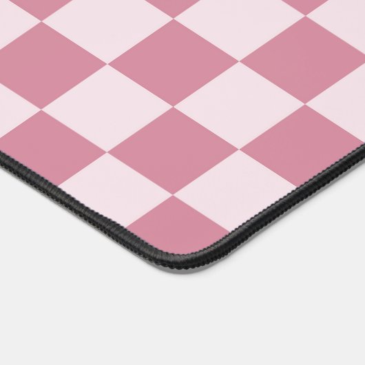 Dusty rose checkerboard pattern bureaumat (Hoek)