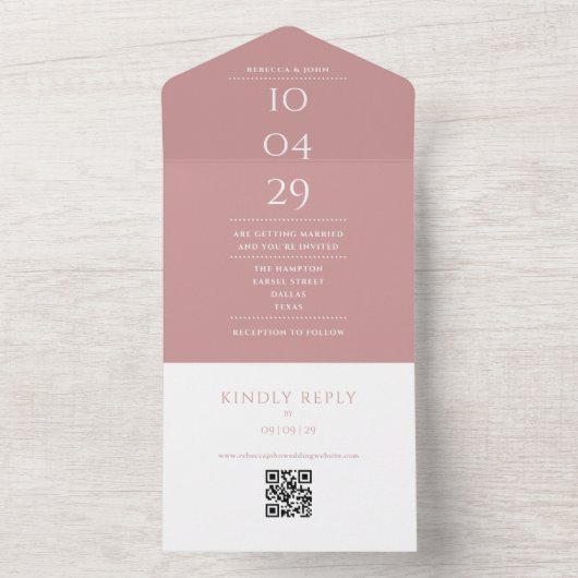 Dusty Rose Monogram QR-code trouwdatum All In One Uitnodiging (Binnen)