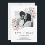 Dusty Roses Midzomer Floral Save the Date<br><div class="desc">Trendy midzomer bewaar de datum fotokaart met chique bloemenboeket met rozen en pioenen geschilderd in neutrale zachte kleuren van stoffige roos roze, crème, perzik, stoffig blauw en zacht salie groen tinten. Dit collectie is ideaal voor klassieke stijl waterverf bruiloft thema's. Vind meer bijpassende design en variaties uit mijn "blissweddingpaperie" winkel....</div>