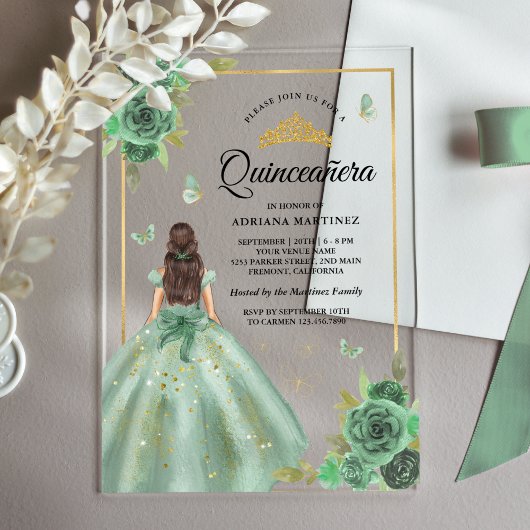 Dusty Sage Green Floral Butterfly Quinceanera Acryl Uitnodigingen