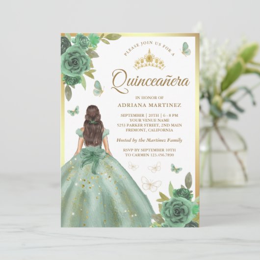 Dusty Sage Green Floral Butterfly Quinceanera Kaart (Staand voorkant)