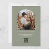 Dusty Sage Green Minimalist Arch Wedding. Foto QR Kaart (Achterkant)