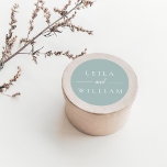 Dusty Sage Personalized Wedding Ronde Sticker<br><div class="desc">Sluit uw uitnodigingsenveloppen of gunsten af met deze elegante botanische trouwstickers met uw namen in wit op een stoffige groene achtergrond. Coördinaten met onze Airy Floral en Airy Botanical bruiloft collecties.</div>