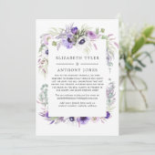 Dusty Violet Floral Reduced Wedding Guest List Aankondiging (Staand voorkant)
