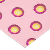 Duurzame ventilator zonder naadloos patroon op roz lange tafelloper (Hoek)