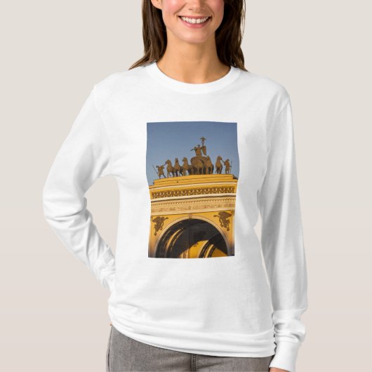 Dvortsovaya Square, Triumphal Arch, sunset T-shirt (Voorkant)