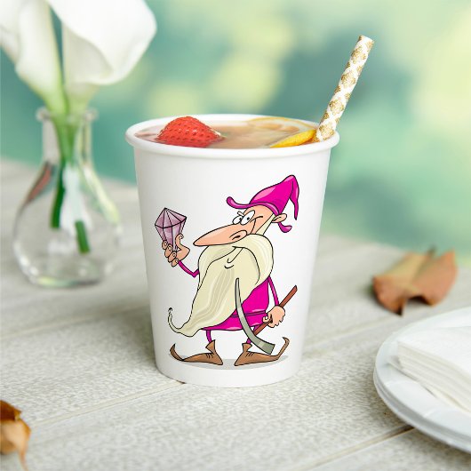 Dwarf met diamant papieren bekers