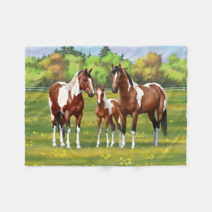 Dwarsboompaarden van de baai in het zomerdeeg fleece deken
