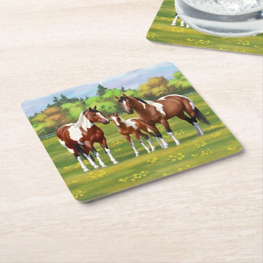 Dwarsboompaarden van de baai in het zomerdeeg kartonnen onderzetters (Schuin)