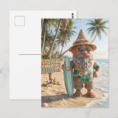 Dwerg op tropisch strand met surfplank briefkaart (Voorkant / Achterkant)