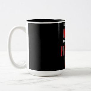 Dwing me niet mijn stem als directeur te gebruiken tweekleurige koffiemok