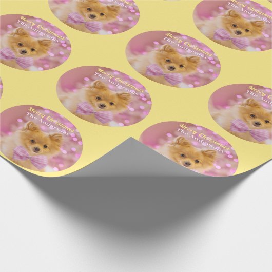 DY Merry Kerstmis en naam, Cute Dog, Bleek Geel Cadeaupapier (Hoek)