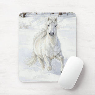 Dyfra het IJslandse paard dat in de sneeuw galoppe Muismat
