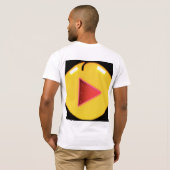 Dynamic DJ Control: Speel Button Logo T-Shirt Desi (Achterkant volledig)