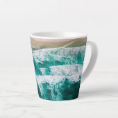 Dynamic Ocean Waves Schilderachtig Kust Uitzicht F Latte Mok (Rechterhoek)