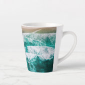 Dynamic Ocean Waves Schilderachtig Kust Uitzicht F Latte Mok (Rechts)
