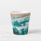Dynamic Ocean Waves Schilderachtig Kust Uitzicht F Latte Mok (Voorkant)