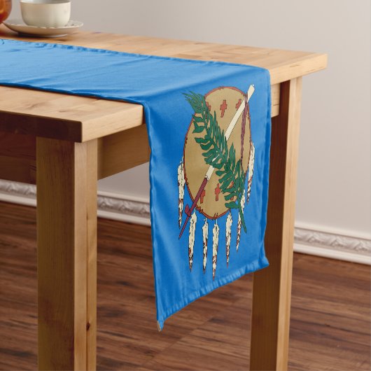 Dynamisch Oklahoma State Flag Graphic op a Korte Tafelloper (Voorbeeld)