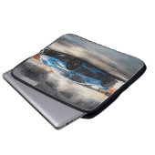 Dynamische blauwe stedelijke racescene laptop sleeve (Voorkant onderkant)