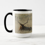 E25 Bull Elk Liggend in het Gras Mok (Links)