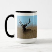 E26 Bull Elk Liggend in het Onkruid Mok (Links)