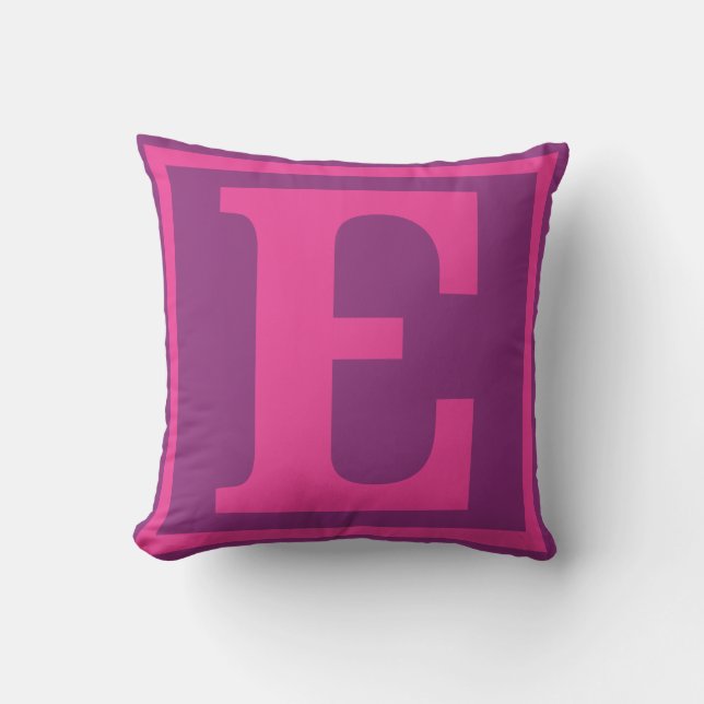 "E" kussen, onderdeel van de L-O-V-E serie Kussen (Voorkant)