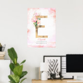 E Letter Monogram Gouden Bladeren Roze Magnolia Bl Poster (Thuiskantoor)