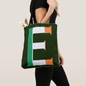 E Monogram bedekt met Ierse vlag stint Tote Bag (Dichtbij)