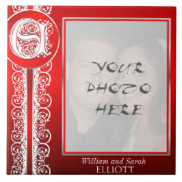 E Monogram "White Lace on Red" met foto — Tegel Tegeltje