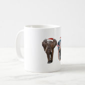 E staat voor Elephant Christmas Koffiemok (Voorkant links)