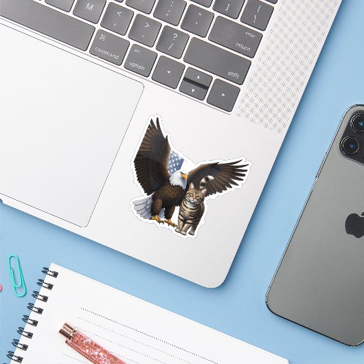Eagle & Cat Collab – Patriottische dierenonafhanke Sticker (Laptop met iPhone)