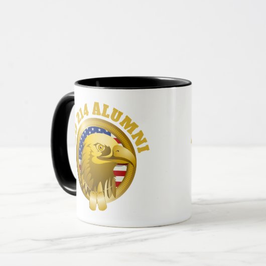 Eagle Gold Emblem USA Flag | DD 214 Alumni Mok (Voorkant links)