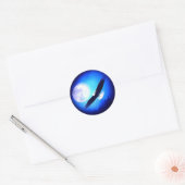 Eagle in vlucht en volle maan ronde sticker (Envelop)