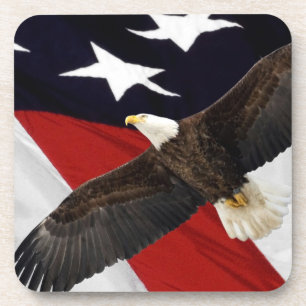 Eagle in vlucht over Amerikaanse vlag Drankjes Onderzetter