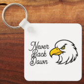 Eagle Keychain  Never Back Down Motivational Quote (Voorkant)
