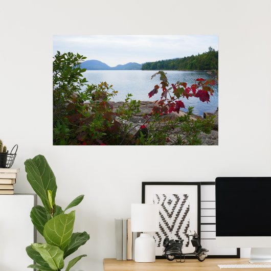 Eagle Lake en rode esdoornbladeren Poster (Thuiskantoor)