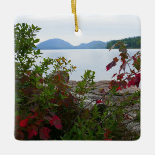 Eagle Lake en Rode Esdoringsbladeren I Keramisch Ornament
