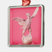 Eagle met spatvleugels op een bal metalen ornament (Links)