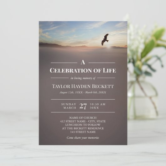 Eagle Over Mountains Celebration of Life Kaart (Staand voorkant)