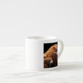 Eagle portret geïsoleerd op zwart espresso kop (Voorkant rechts)