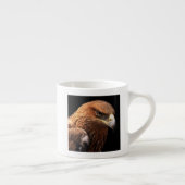 Eagle portret geïsoleerd op zwart espresso kop (Rechts)