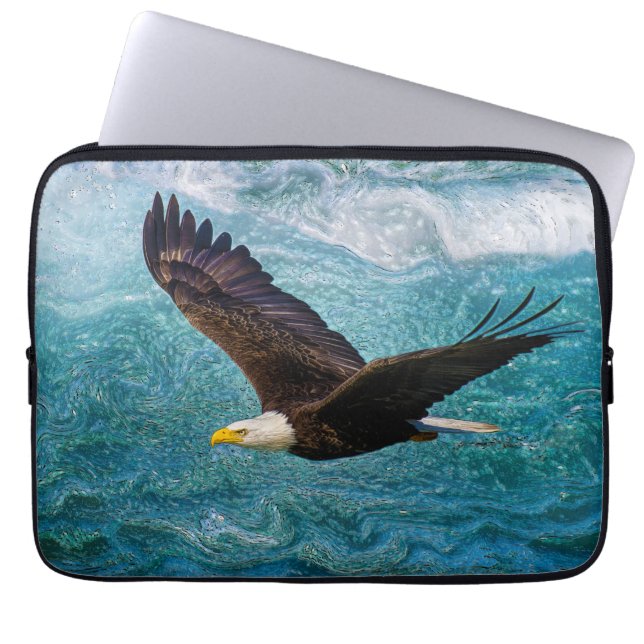 Eagle Soaring boven het Storm Laptop Sleeve (Voorkant)