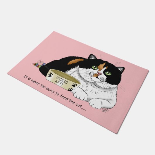 Early Morning Hungry Kat Deurmat (Schuin)