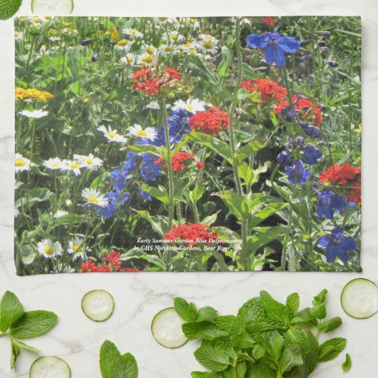 Early Summer Garden Blue Delphinium keukenhanddoek (Gevouwen)