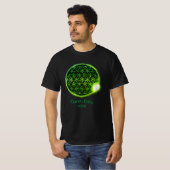 Earth Day 2024 Groene sprankelende bloem van het l T-shirt (Voorkant volledig)