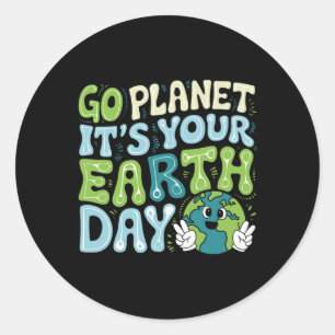 Earth Day 2025 Go Planet Het is jouw Earth Day Man Ronde Sticker