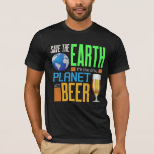 Earth Day Red onze aarde als enige planeet met bie T-shirt