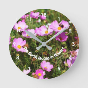 Earth Laughs in Flowers Quote Inspirerend Ronde Klok