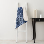 Earth Line Topografische organische print. Sherpa Deken (In situ)